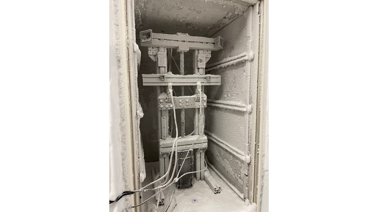 TAO Tensile stress machine for load tests for the selection of stratosphere materials